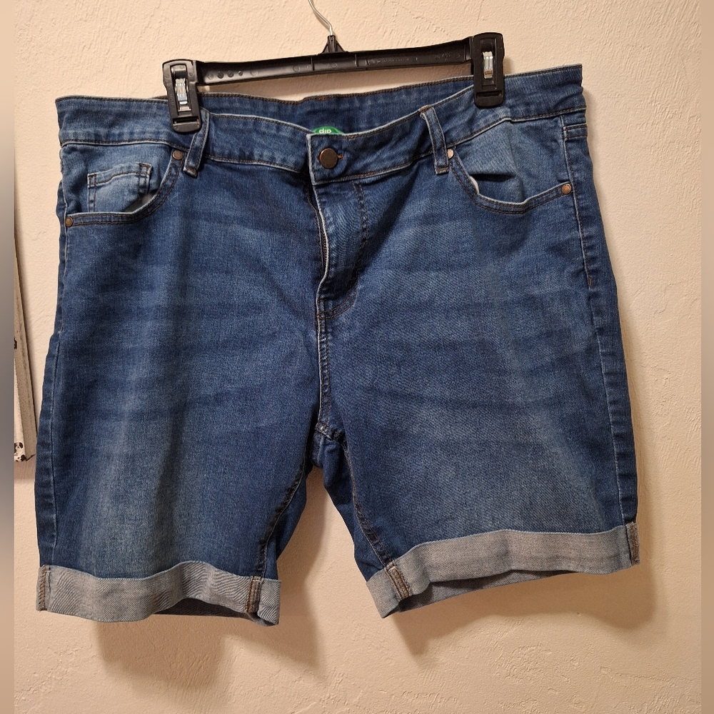 Dip Denim Cuffed Jean Shorts size 20